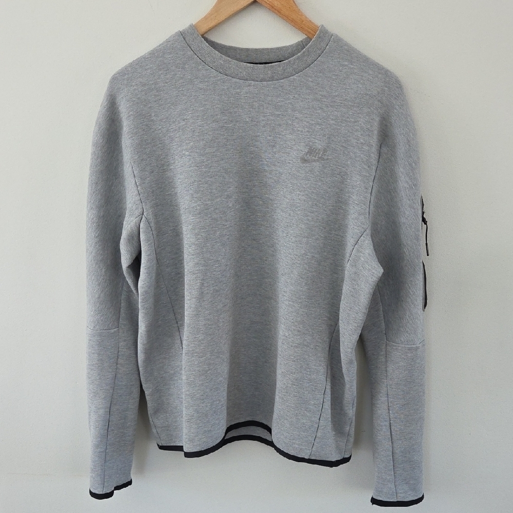 NWOT Nike Light Gray Crewneck Sweater